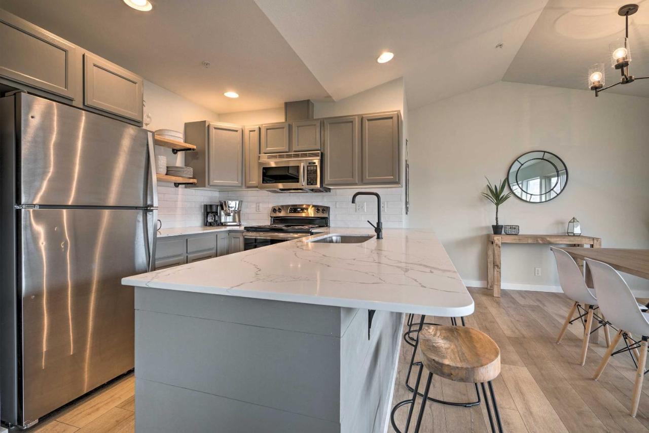 Chic Chelan Condo With Balcony, Walk To Lake And Dtwn! 외부 사진