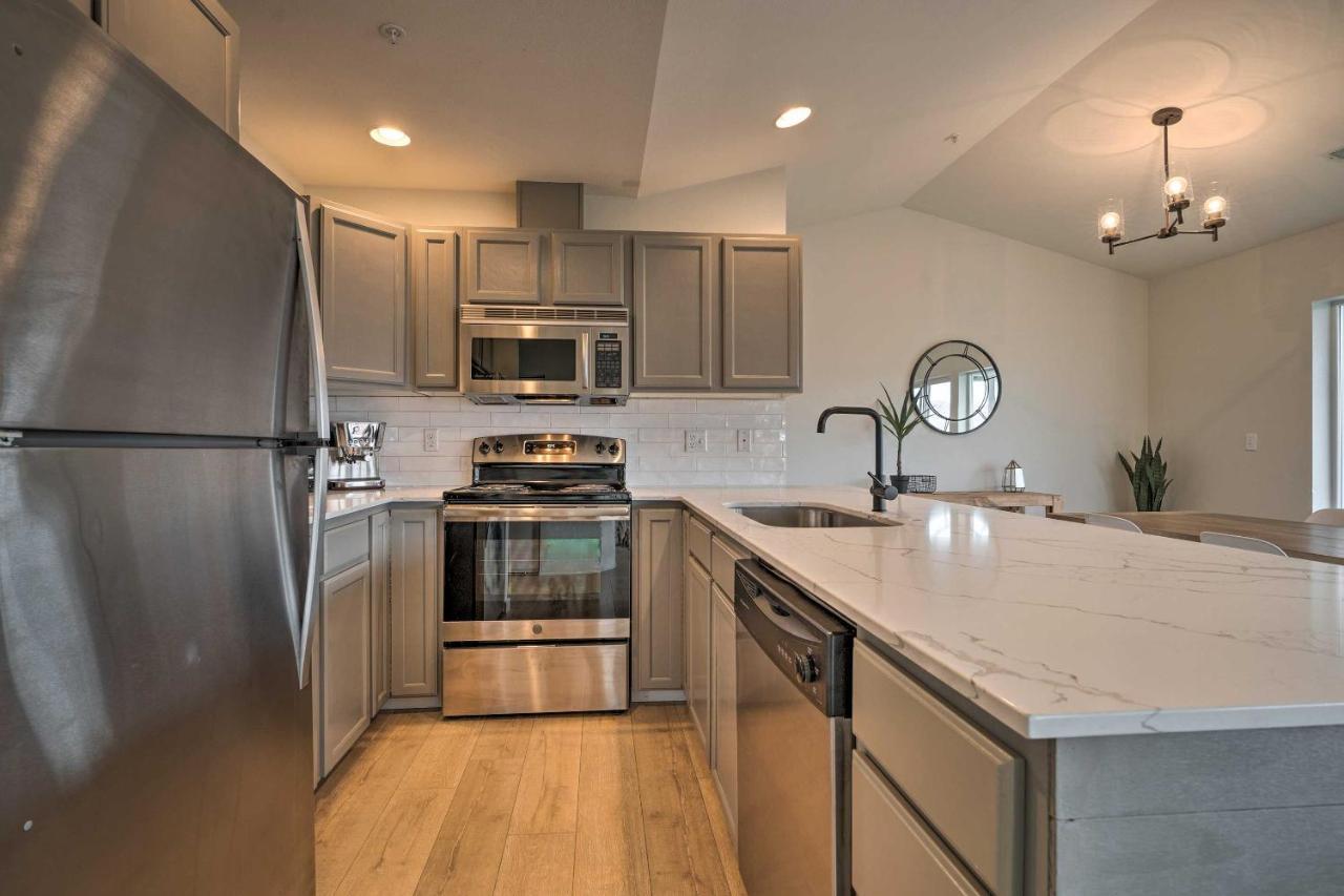 Chic Chelan Condo With Balcony, Walk To Lake And Dtwn! 외부 사진